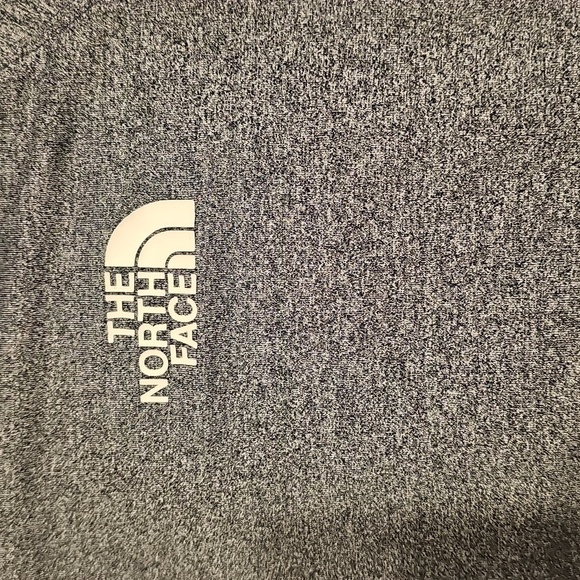 The North Face UPF 40+ Gray Long Sleeve Shirt - Picture 2 of 5